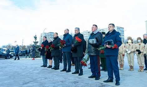 Честь и слава героям!